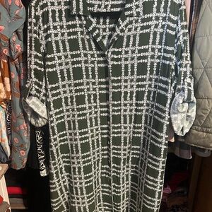 Forest green and White Buttoned Pua Kalaunu Collar Dress